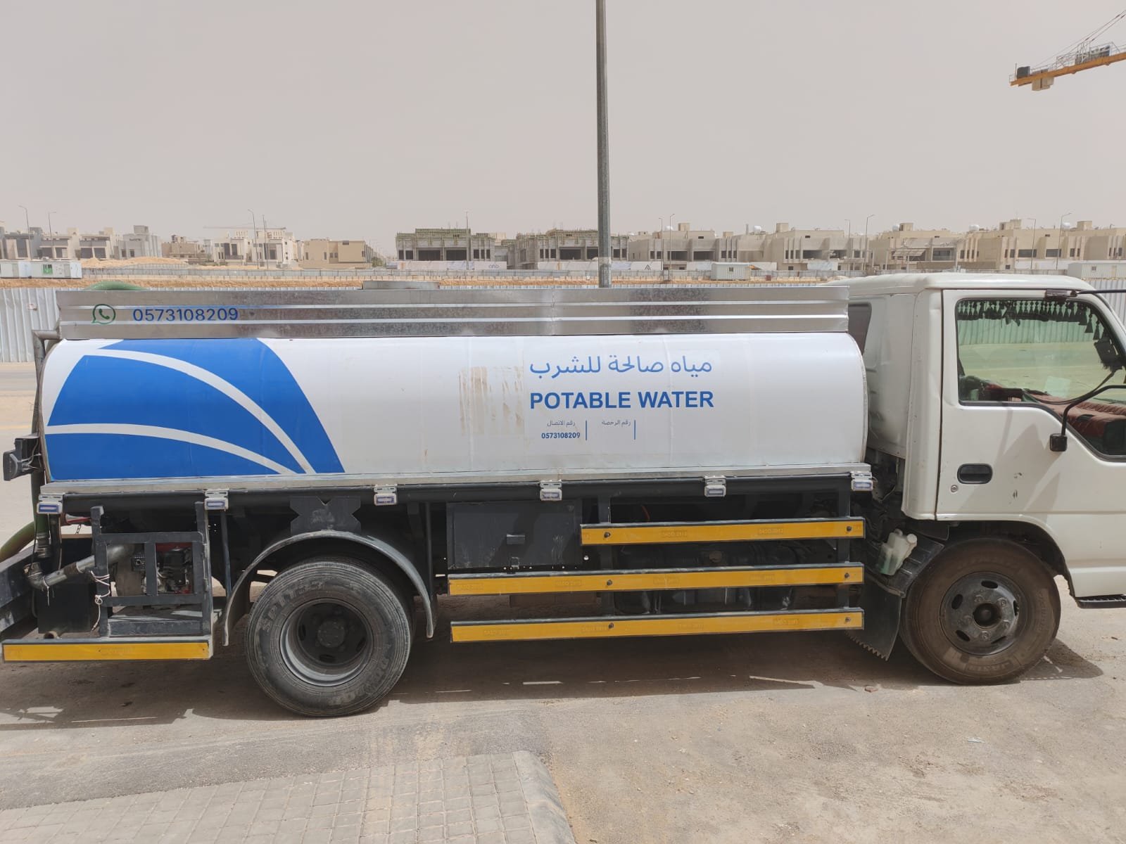 تعبئة مسبح بوايت مياه في شمال الرياض